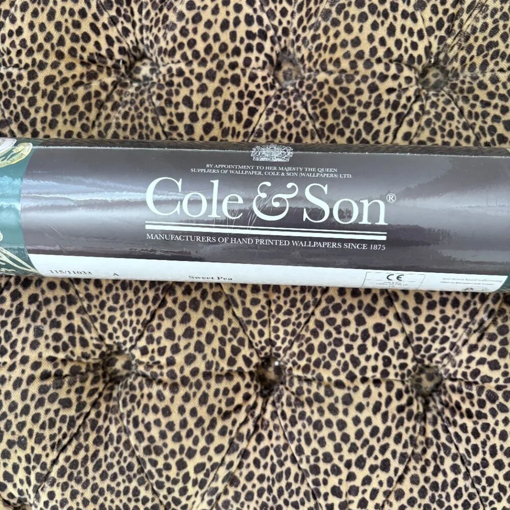 Cole & Son Sweet Pea Wallpaper in Cerise / Magen / Vrdn